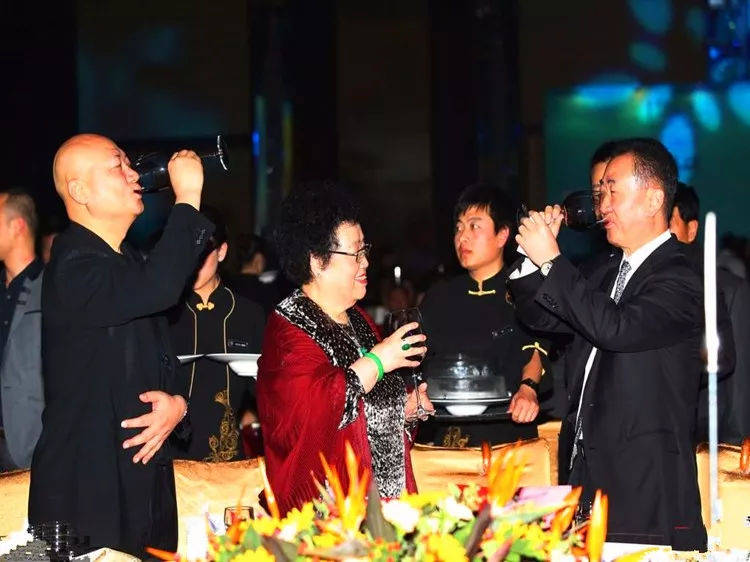 迟重瑞|65岁唐僧过生日，76岁老婆年老色衰身材走样靠一件宝贝征服御弟