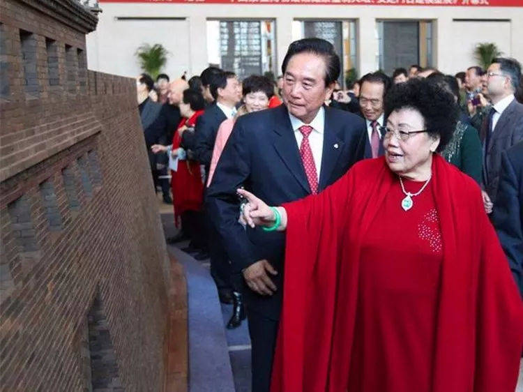 迟重瑞|65岁唐僧过生日，76岁老婆年老色衰身材走样靠一件宝贝征服御弟