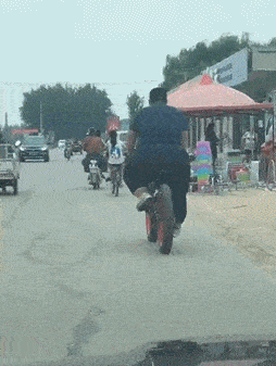 搞笑gif段子:放心吧,我会看好妈妈的_手机搜狐网