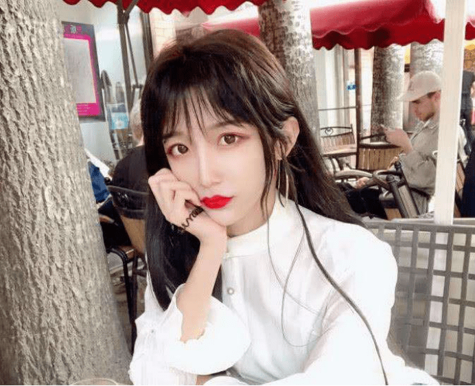 男生|艾比这变化太大了!早年男生照曝光,这得动多少刀?