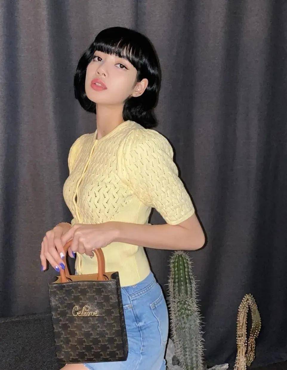 款式|网红明星针织衫穿搭，正确开启秋天模式！