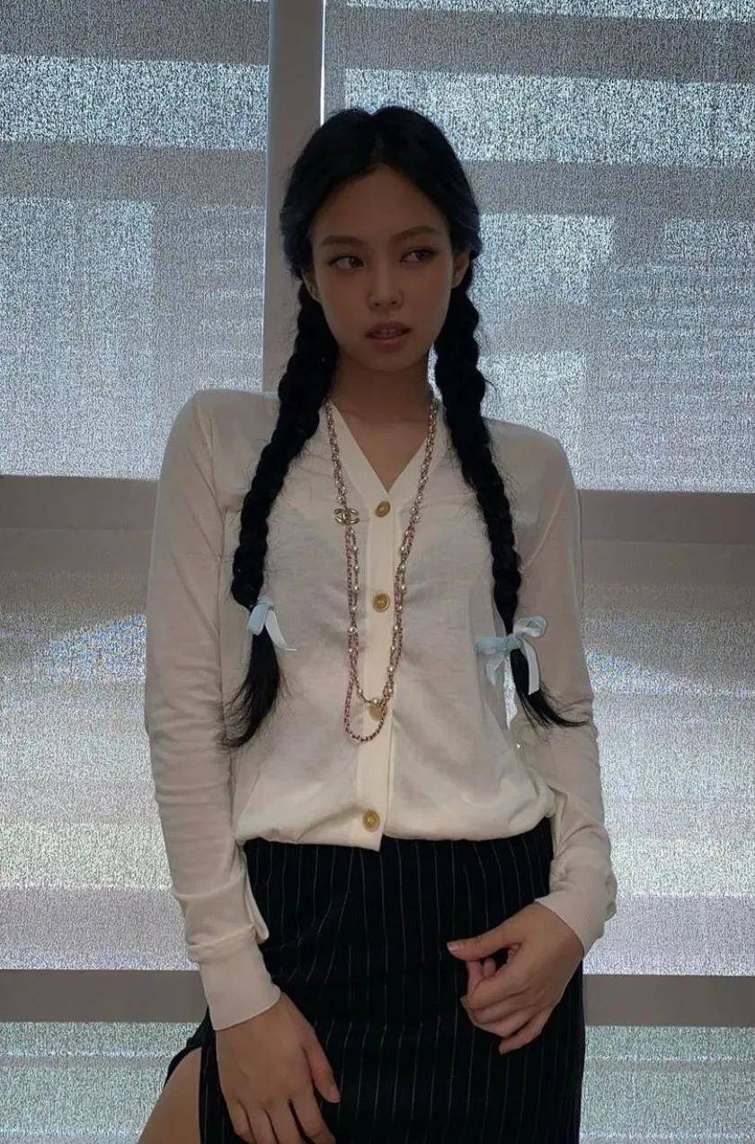 款式|网红明星针织衫穿搭，正确开启秋天模式！