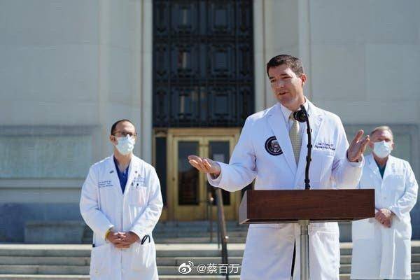 白大褂|川普的美男计：白宫御医的时尚政治，白大褂配西装领带有讲究