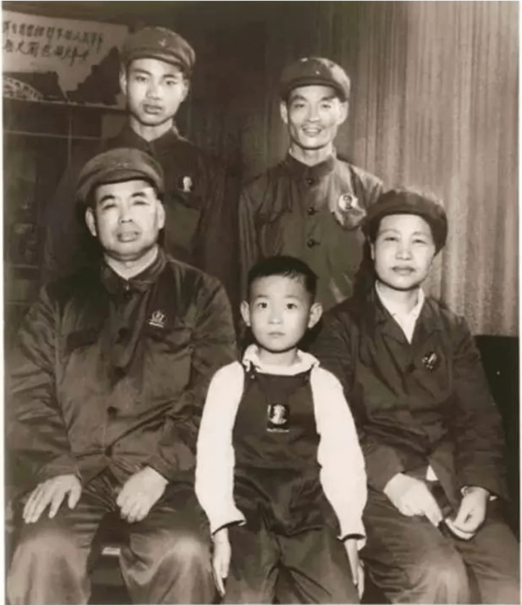 许道江|许世友是开国上将，他的长孙女是谁？火箭军第一位军事学女博士