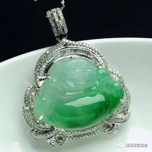 满绿|大妈连买14件翡翠都是假的，气得喝农药？翡翠一绿就值钱？这4种千万别眼馋！