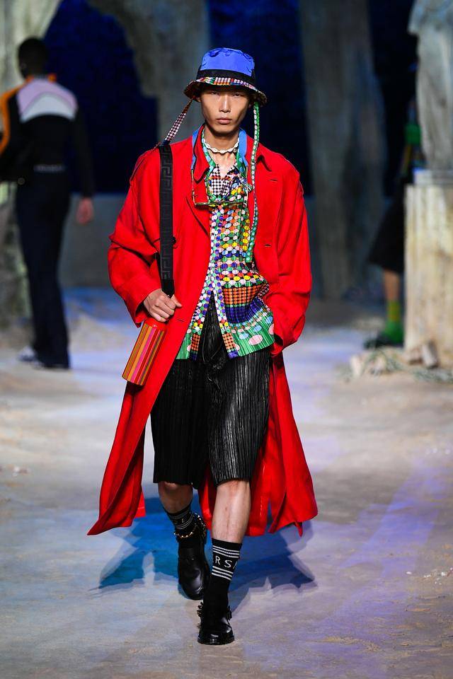 点击查看源网页 米兰时装周 范思哲 versace 2021春夏成衣系列