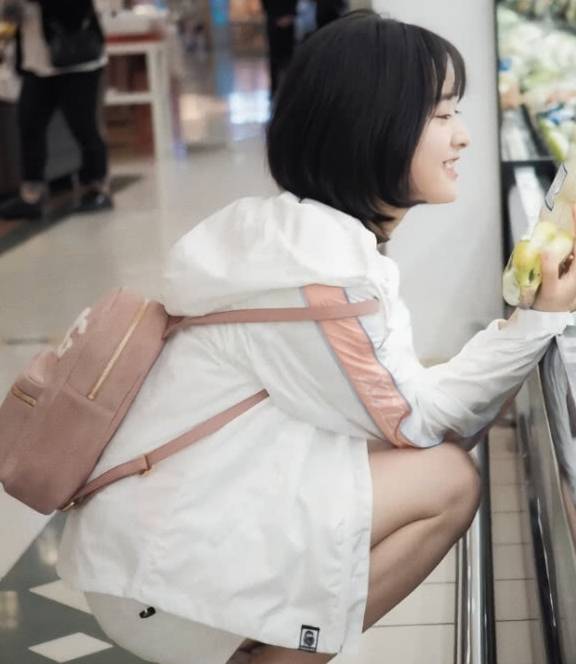 老爷爷|恭喜沈月又穿对了一次，打扮成打太极的老爷爷，却美回颜值巅峰！