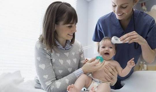 肚脐|妈妈一时手欠，差点要了宝宝的命新生宝宝肚脐迟迟不脱落