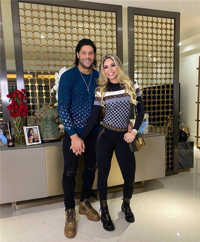 前妻|原创中超巨星会享受！前妻侄女变女友，亲自为他修脚，曾说两人是真爱