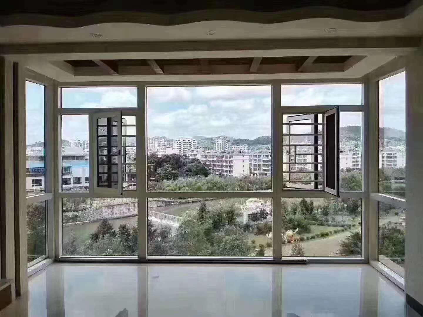 阳台新款玻璃窗设计图片大全 c8a4f8bfe45d4849a8f0ab5c19761b52.jpeg