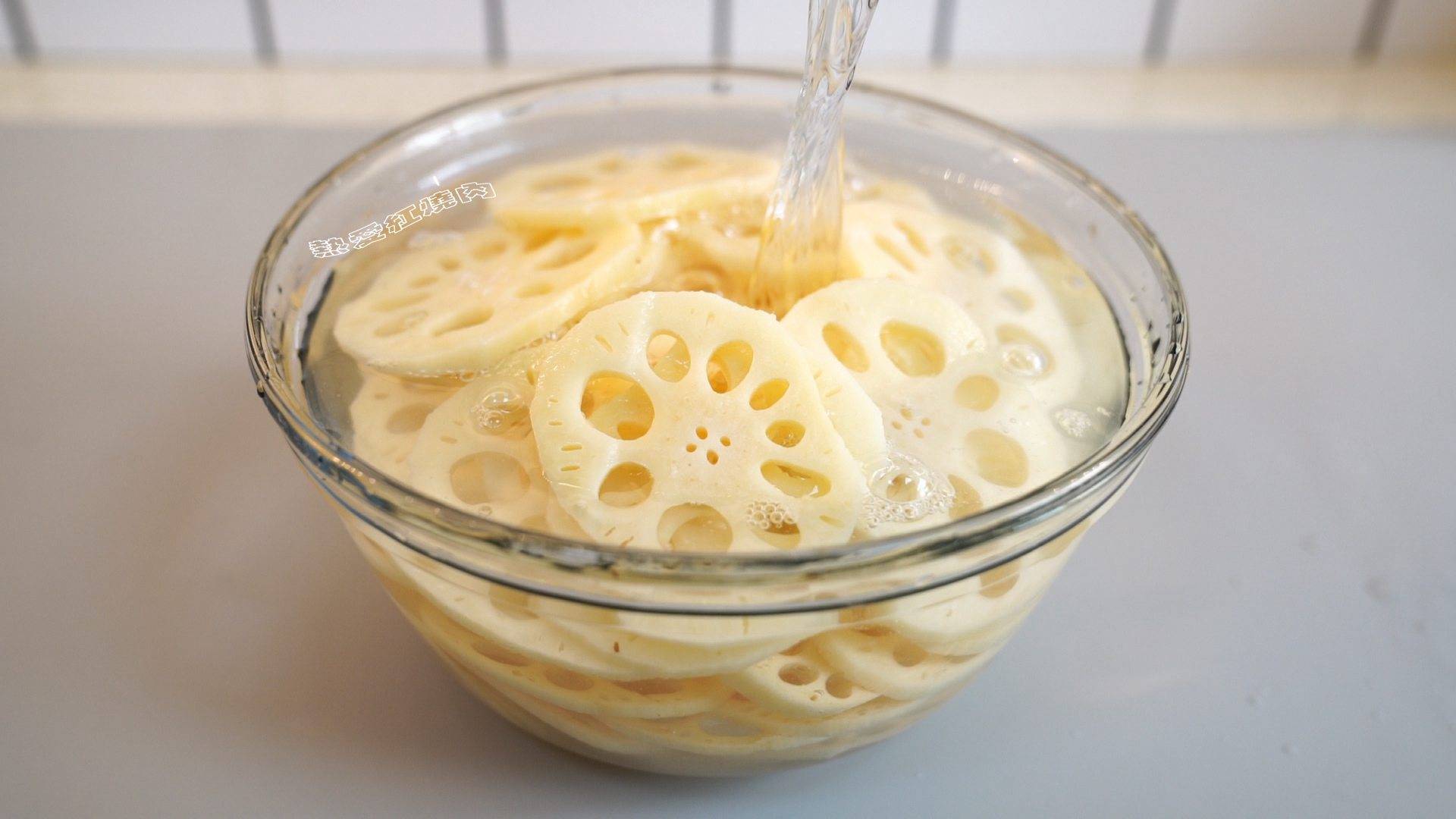 藕片|吃着甜甜的嚼着有韧性，可以用手捏着吃没想到藕还能这么做