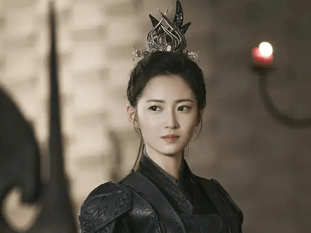 造型|现古装造型磨皮过度，怀念以前满头珠花簪子，整容脸hold不住