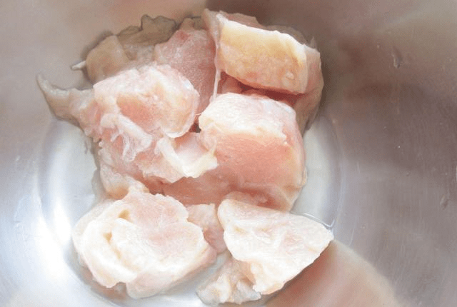在家怎么做肉丸子才Q弹好吃 53392c4fd1c54010962fdd4e002d6446.png