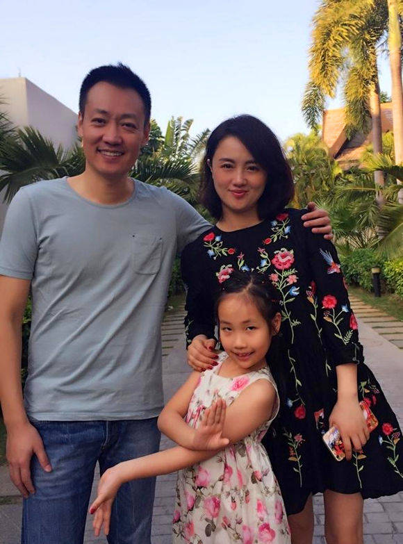夫妻是大学同学，相恋24年低调生活，如今11岁女