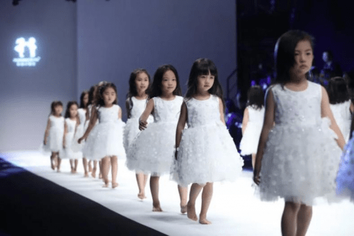 童装|SS2020 KIDS WEAR上海时装周圆满落幕，首届年度儿童时尚盛典齐收官