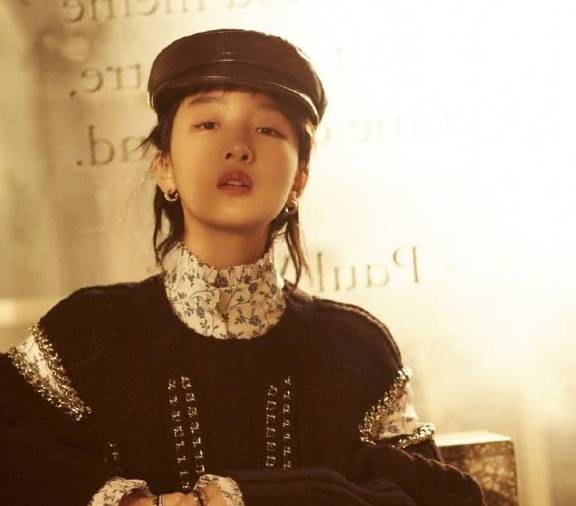 吴亦凡|把帽子取下后的周冬雨，原来留着吴亦凡同款发型，模样又酷又美