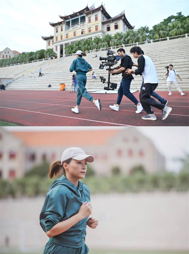 周涛|52岁周涛带少女感，46岁董卿似大学生，岁月对央视女主持格外留情