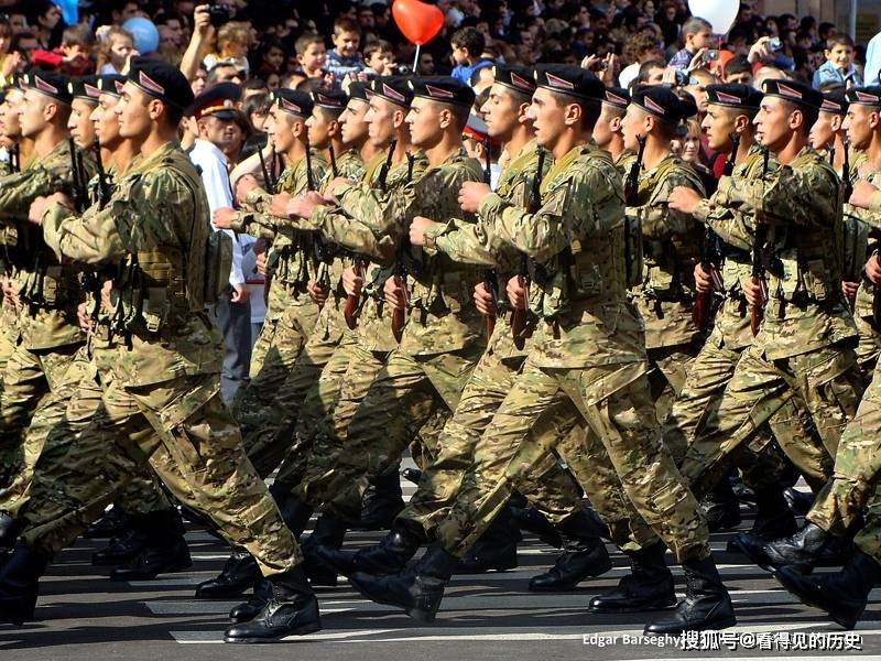 亚美尼亚隆重阅兵式 庆祝独立20周年