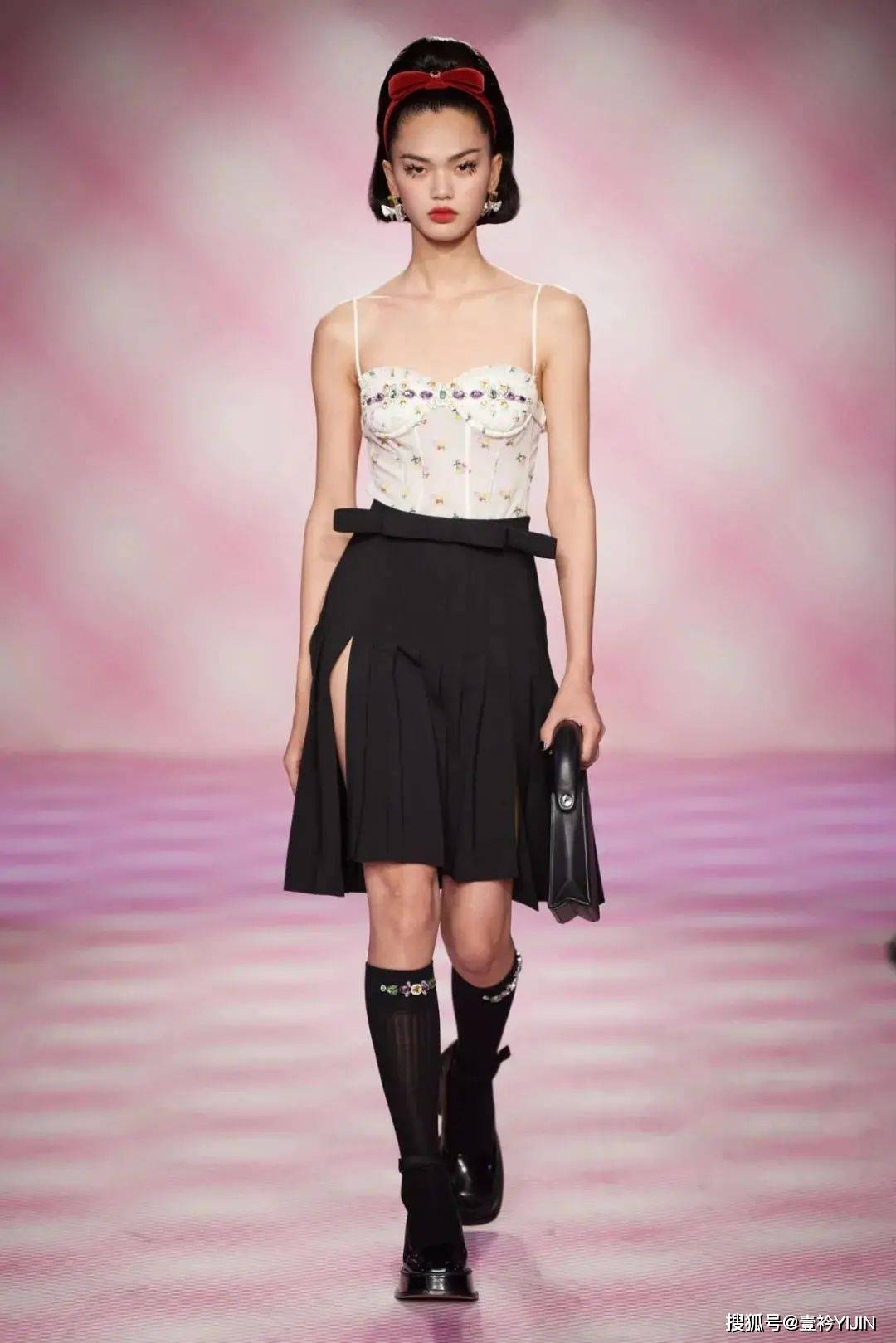 速报|秀场速报 | SHUSHU/TONG女孩请起立，最新系列她来了！