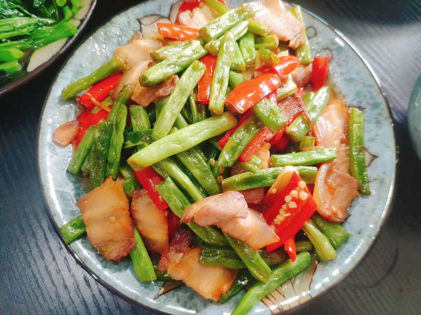 炒什么菜可以放一点猪油 06d6c096f0904337800683ba775b4fa7.jpeg