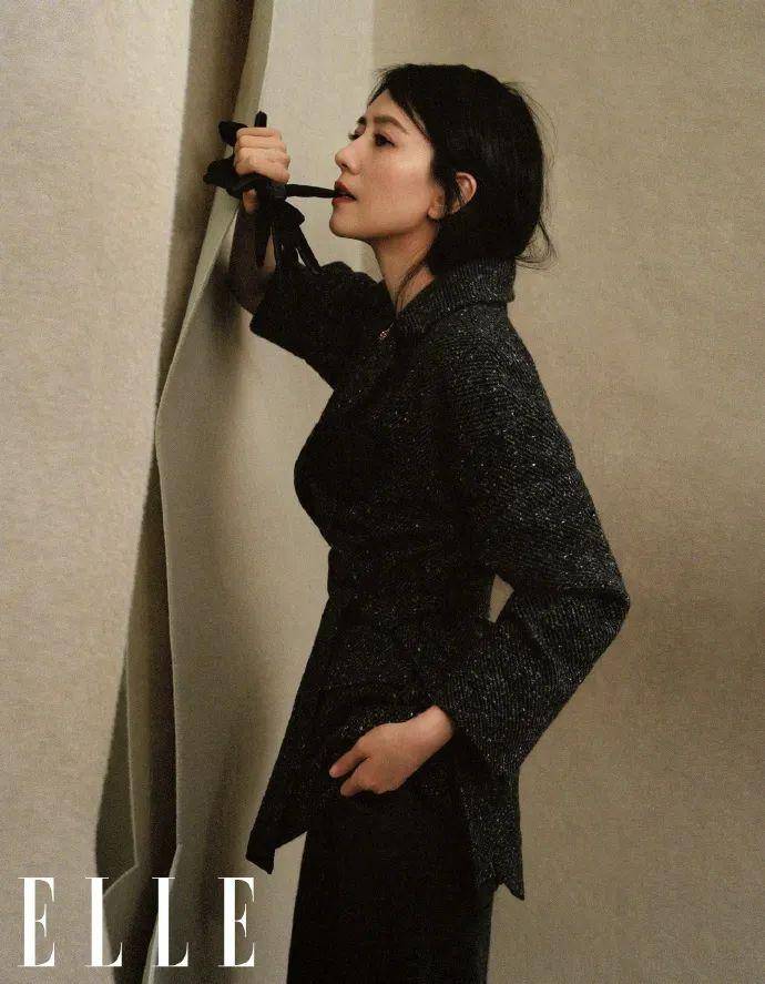 凹凸|高圆圆写真魔鬼身段凹凸有致,腰间雪白肌肤美到发光