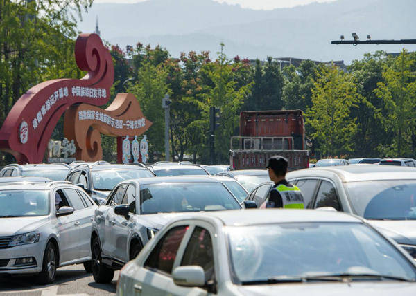 “双节”通行 “畅、安、舒、美”