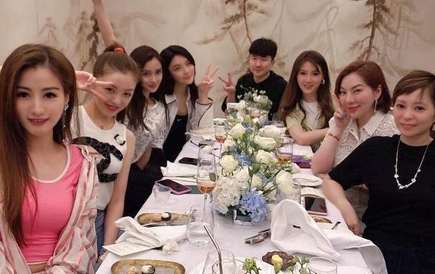 孩子|原创杨颖参加名媛聚会照曝光，所站位置引网友热议：现实版的三十而已