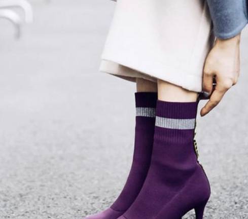款式|抱怨靴子太磨脚？这双袜靴材质轻柔造型百搭，让你双脚踩地新体验