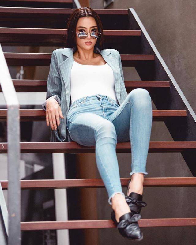 钻石|泰国环球小姐冠军出炉!她戴75万钻石大王冠,穿高开叉红裙秀长腿