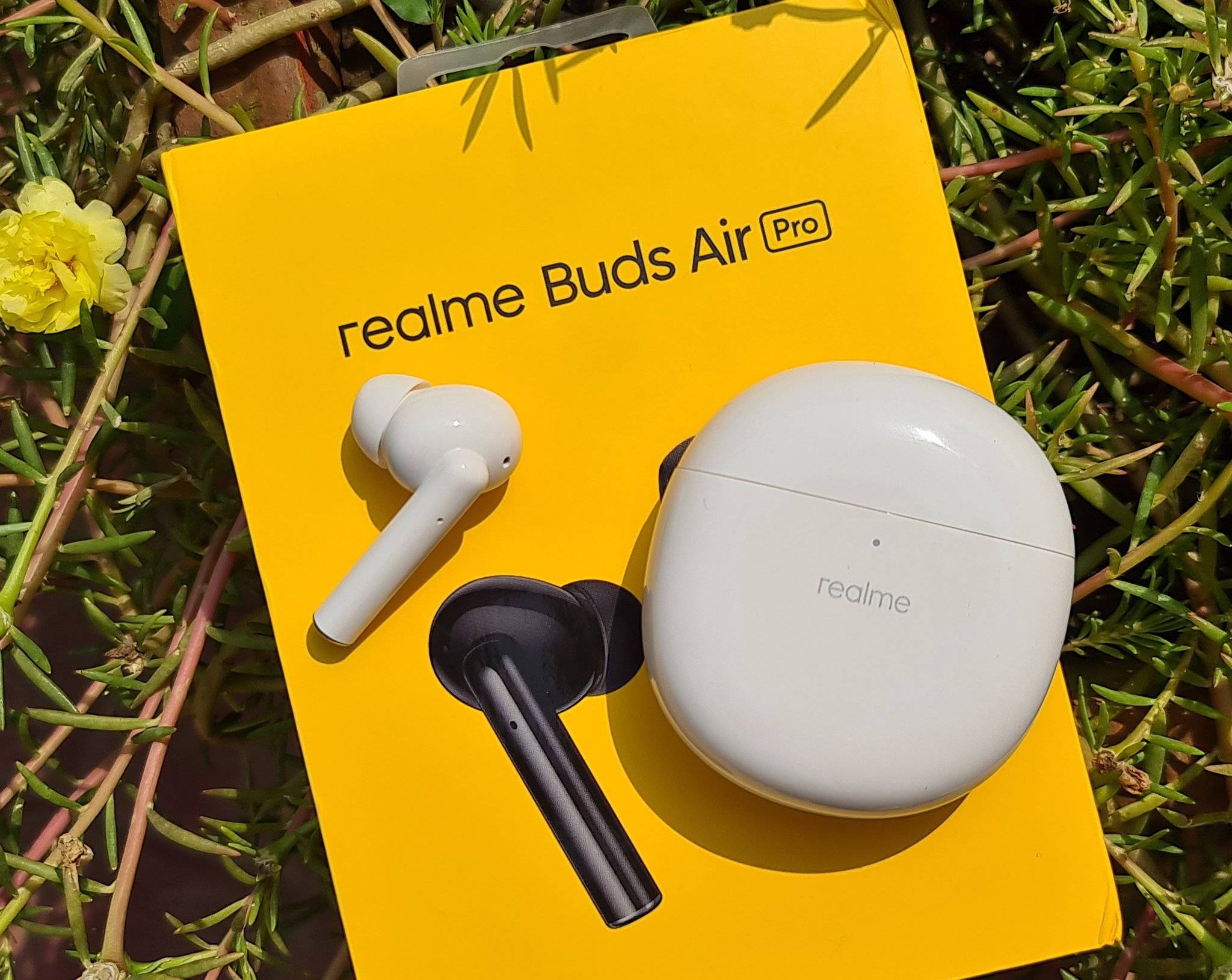 原创真我buds air pro将于realme q2系列一同发布:定制s1主动降噪芯片