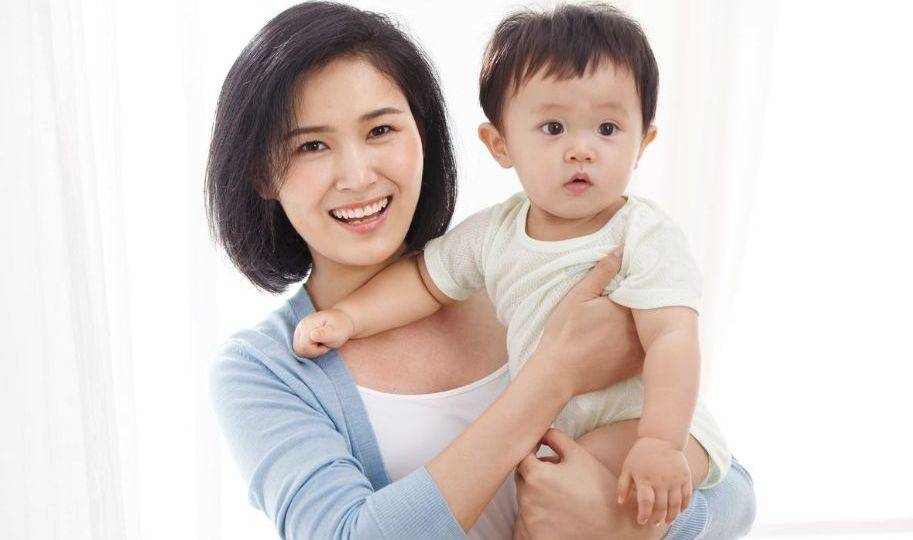 宝宝|不少家长仍在犯，看看有你没几种错误姿势易把新生儿抱成“歪脖子”