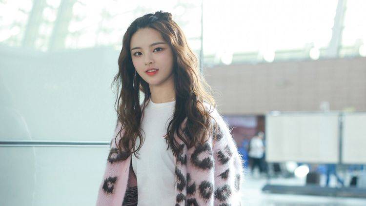 时候|杨超越为啥能这么红？她唱歌跑调，跳舞不协调！却有着非凡的超能力