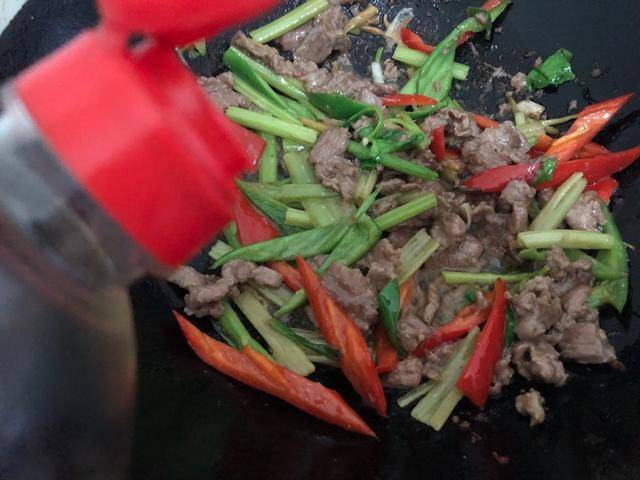 芹菜炒红萝卜炒牛肉 606df062c9a847f1b203fb1b70c55460.jpeg