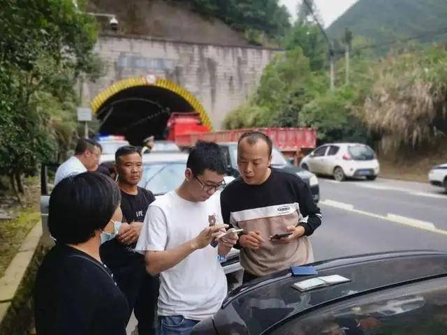 “感谢你，今天抽空和我结了个婚！”