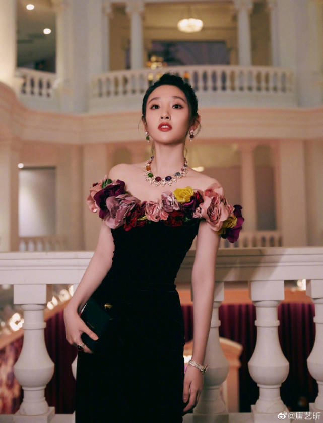 张若昀|唐艺昕产后首秀尽显女人味，窈窕身材抢镜，张若昀双重表白超甜蜜