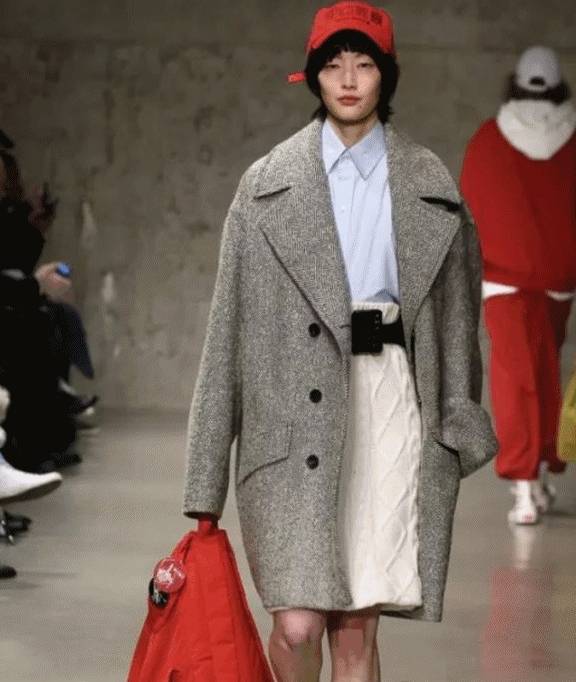 款式|抱怨靴子太磨脚？这双袜靴材质轻柔造型百搭，让你双脚踩地新体验