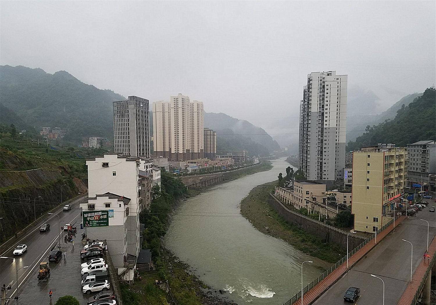 重庆主城占全市经济总量_重庆夜景