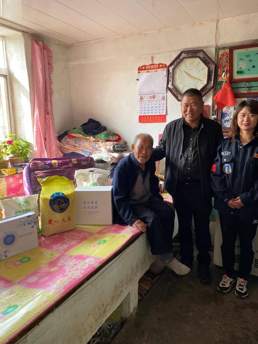 清水慈善为瓦房店祝华街道送爱心物资