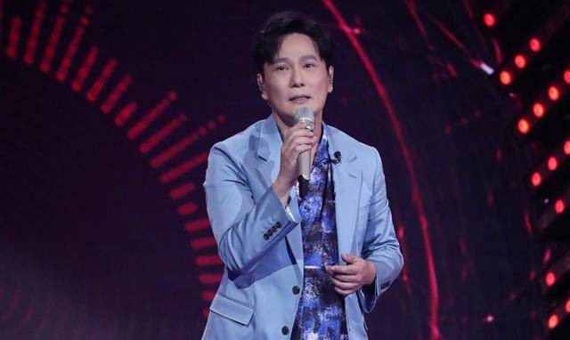 张信哲53岁录歌唱综艺音色有变？一直未婚的他心