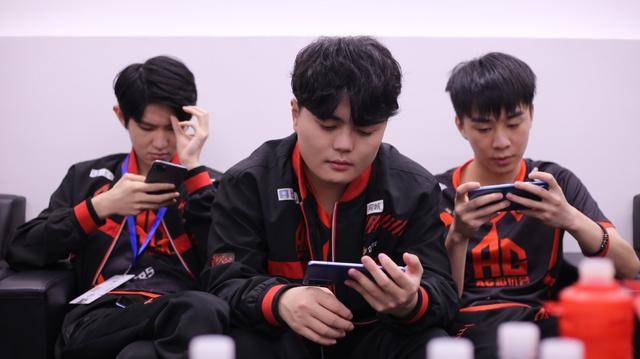 原创王者荣耀:ag超玩会七年废了吗?月光为何瞧不上他?