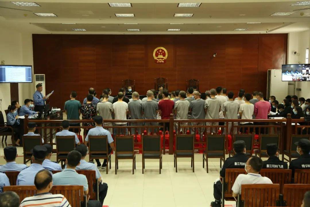 10月12日,廉江市人民检察院提起公诉的黄某等37人涉嫌组织,领导,参加