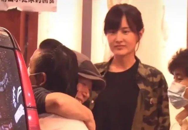潘粤明和尹姝贻聚餐,身材发福显油腻,和绯闻女友恋爱长跑多年