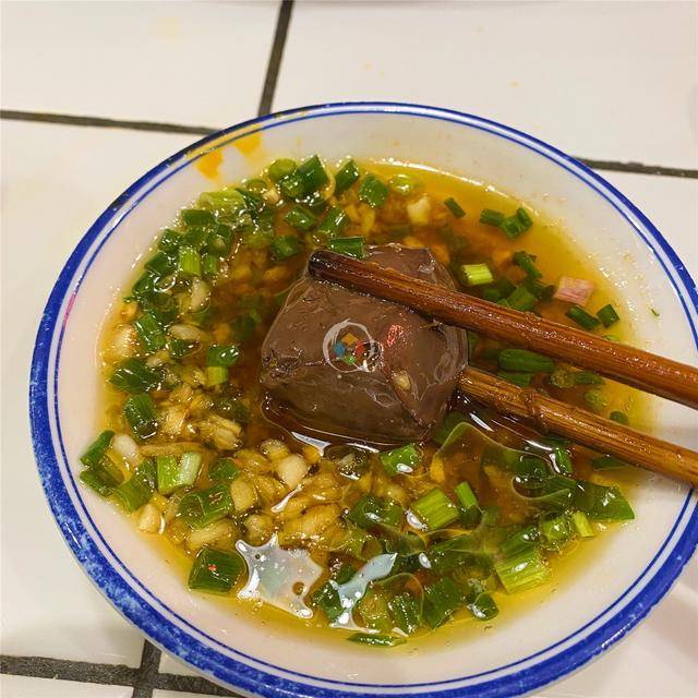 回不去的重庆“三拖幺”火锅,物价上涨,如今荤菜8元,素菜3元