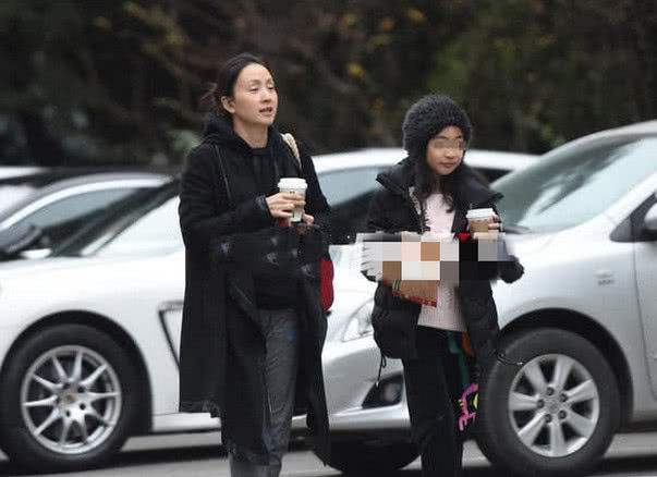 眼睛|陶虹素颜也太憔悴了，光看露出的眼睛，都能知道她老了！