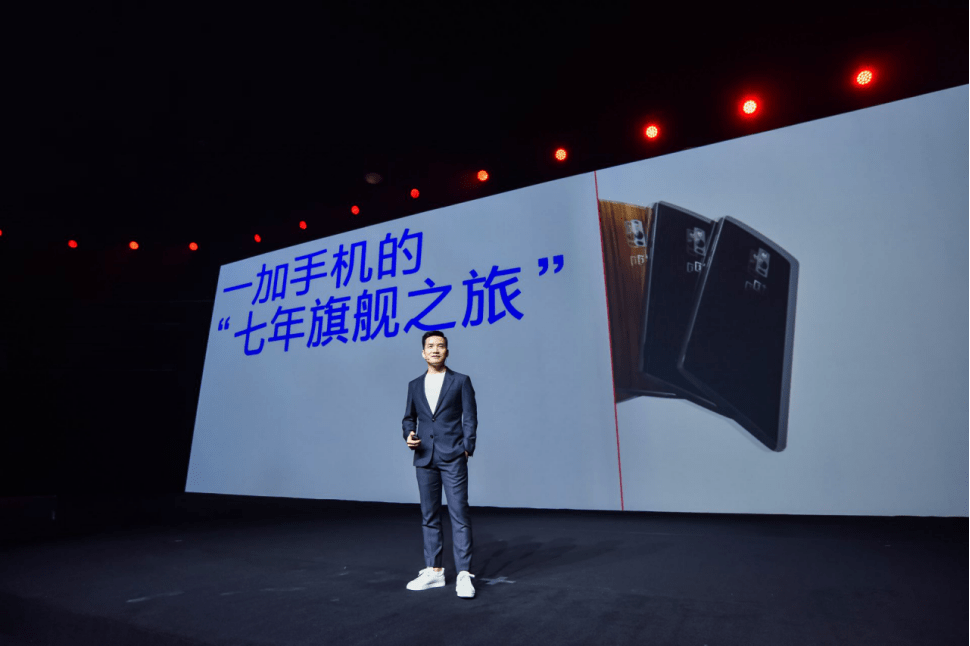 市场|120Hz高帧屏幕加持，一加 8T 领跑全球高端机市场