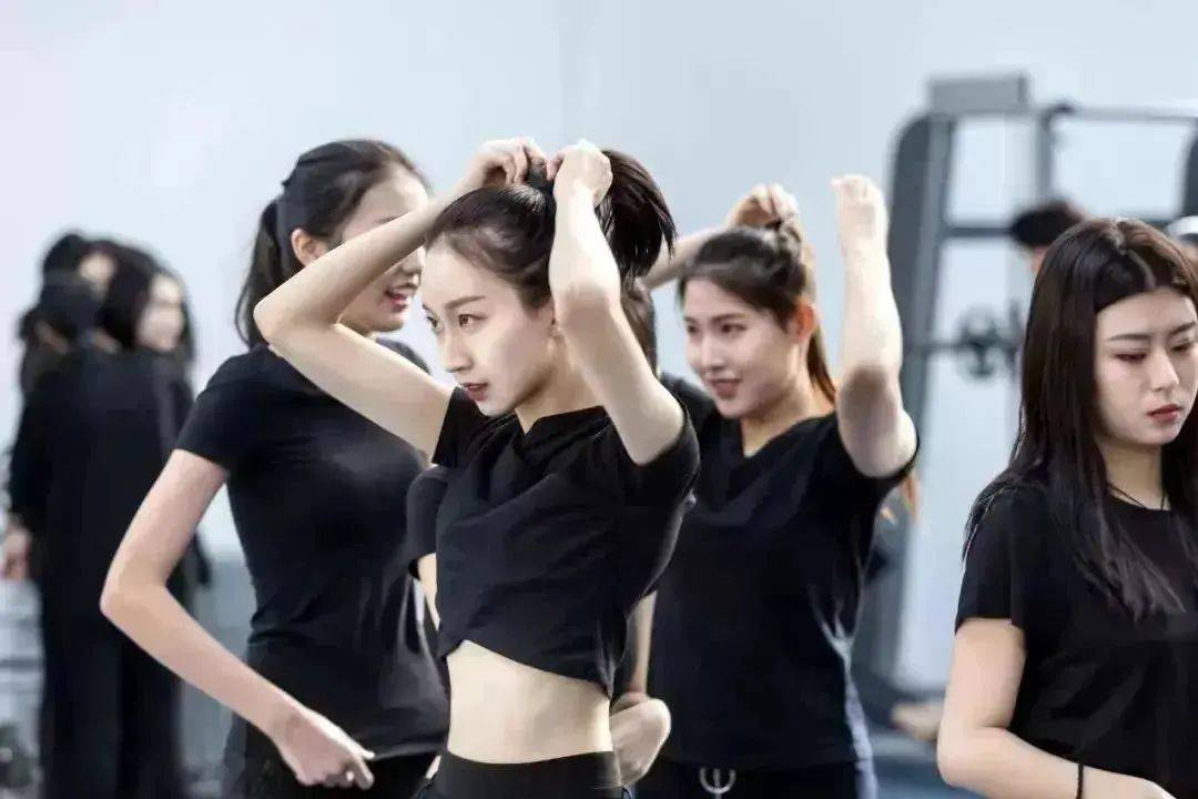 表演专业的播音生 4c3e178aa5304bdca05dc3e2e74ec833.jpeg