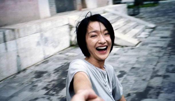 瘾君子贾宏声:伍宇娟为他下跪,周迅因他崩溃,43岁跳楼身亡