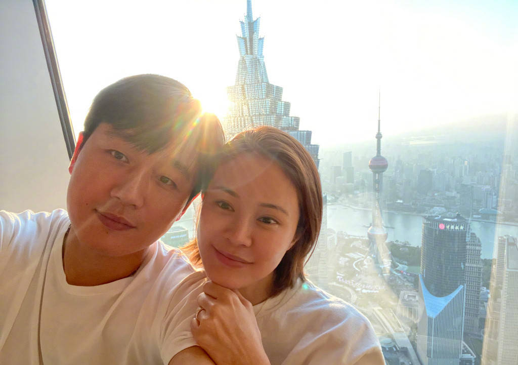 佟大为三个孩子共用一张脸,让人惊讶,网友:一看就是亲