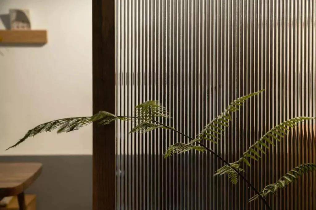 怎样让玻璃不透光 c6bc9433e34f4a50bf9b0c05839b8275.jpeg