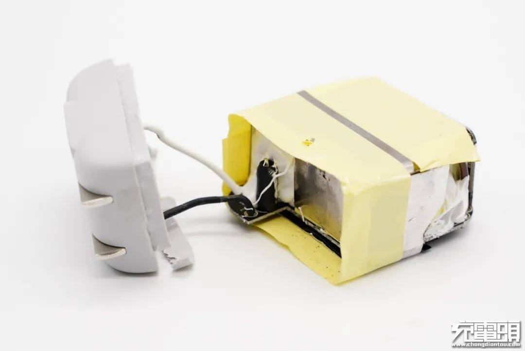 设计|拆解报告：UIBI柚比30W 1A1C氮化镓快充充电器